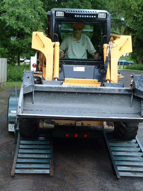 skid steer pre operation inspection